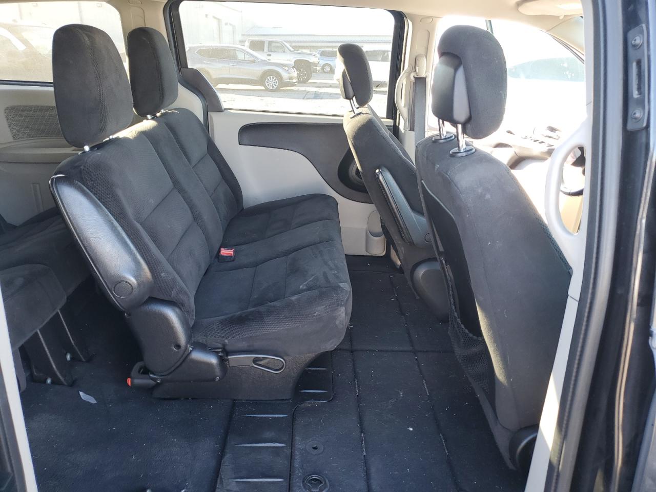 2017 Dodge Caravan - Image 11