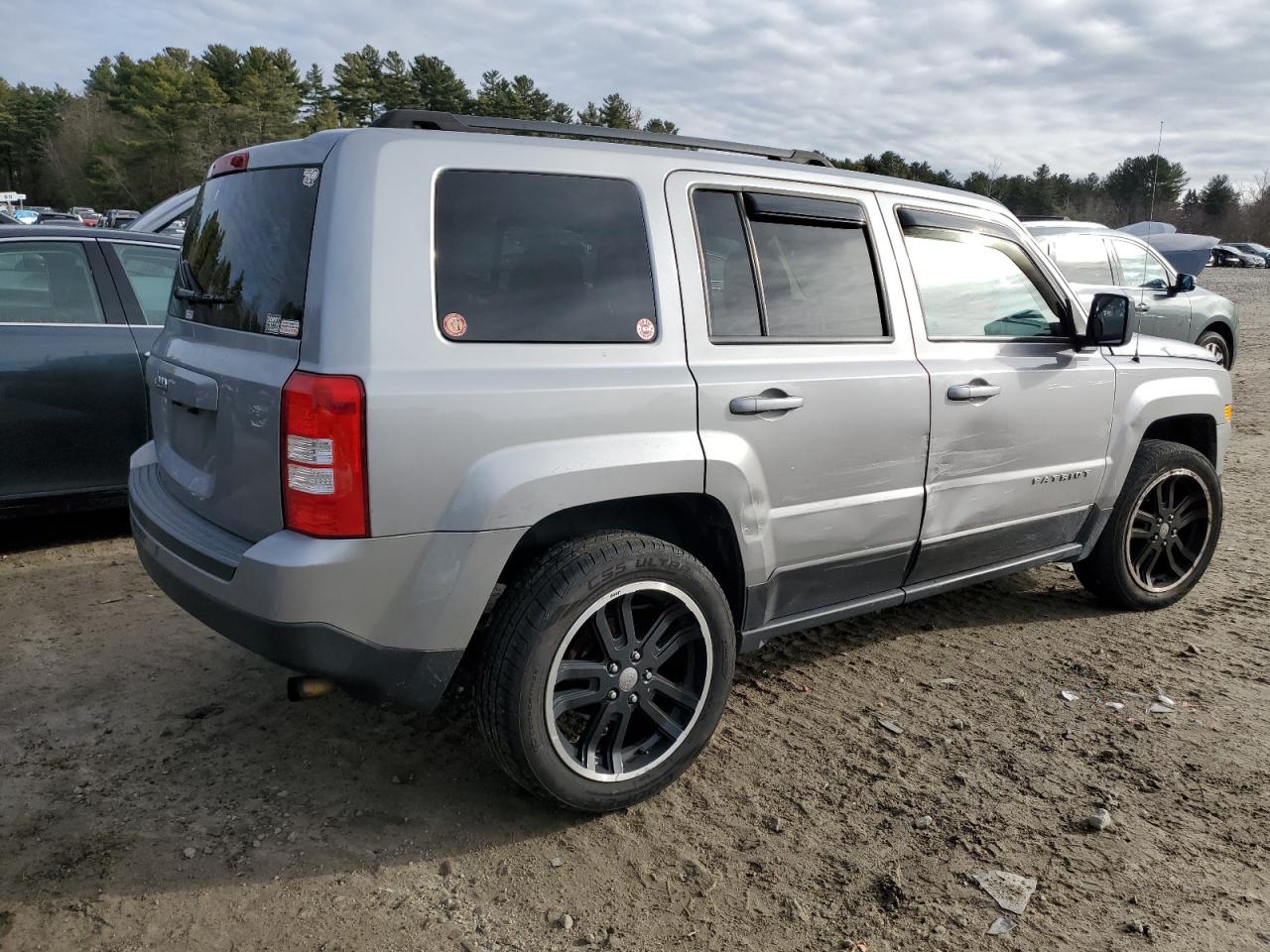 VIN 1C4NJPBA7GD814862 2016 JEEP PATRIOT no.3