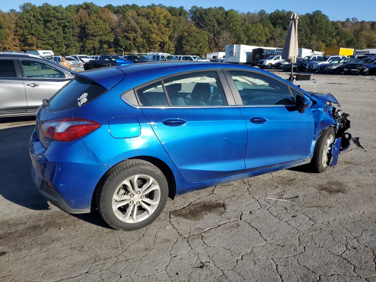 VIN 3G1BE6SM4KS581360 2019 CHEVROLET CRUZE no.3