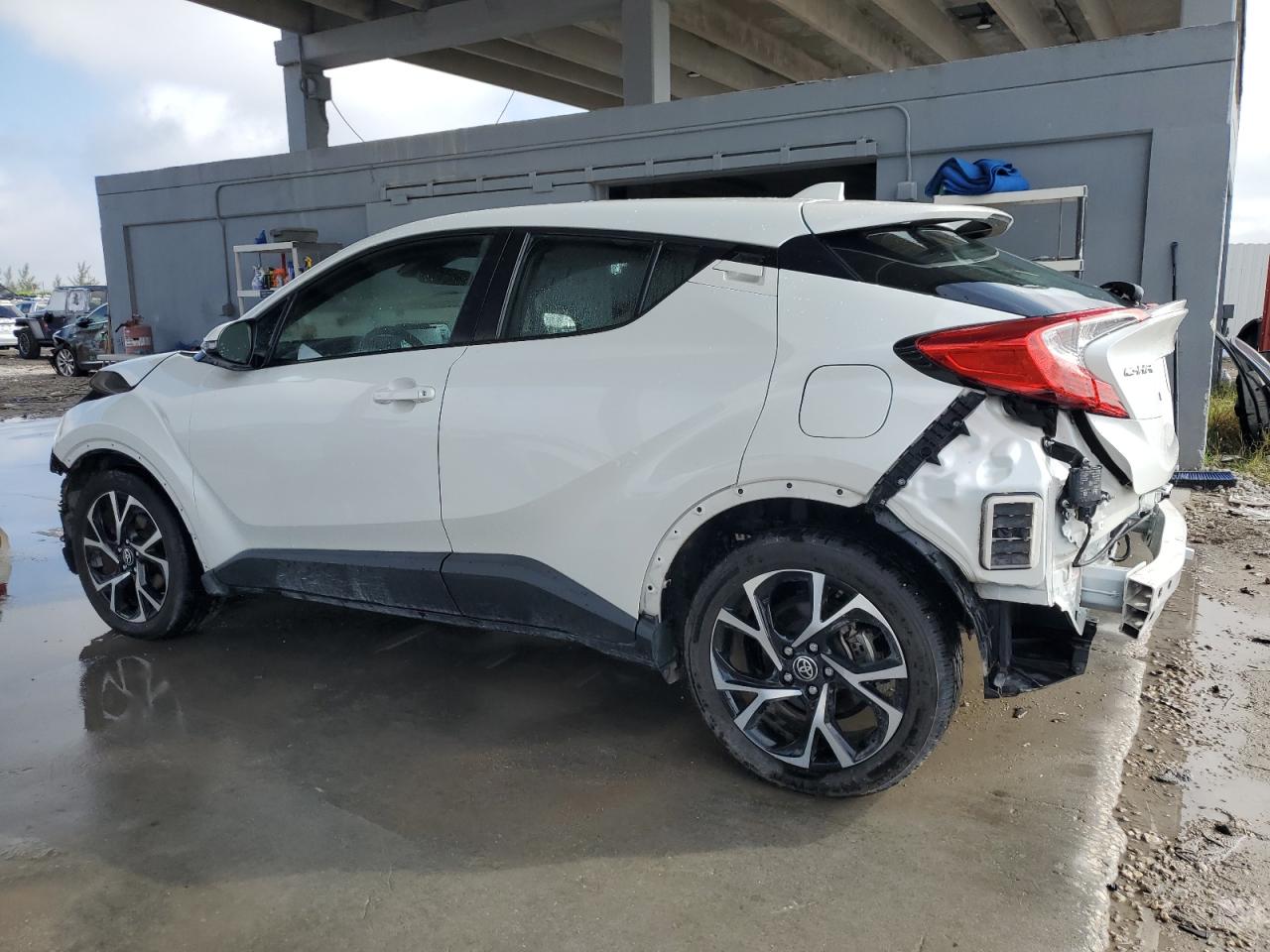 VIN NMTKHMBX2MR136831 2021 TOYOTA C-HR no.2