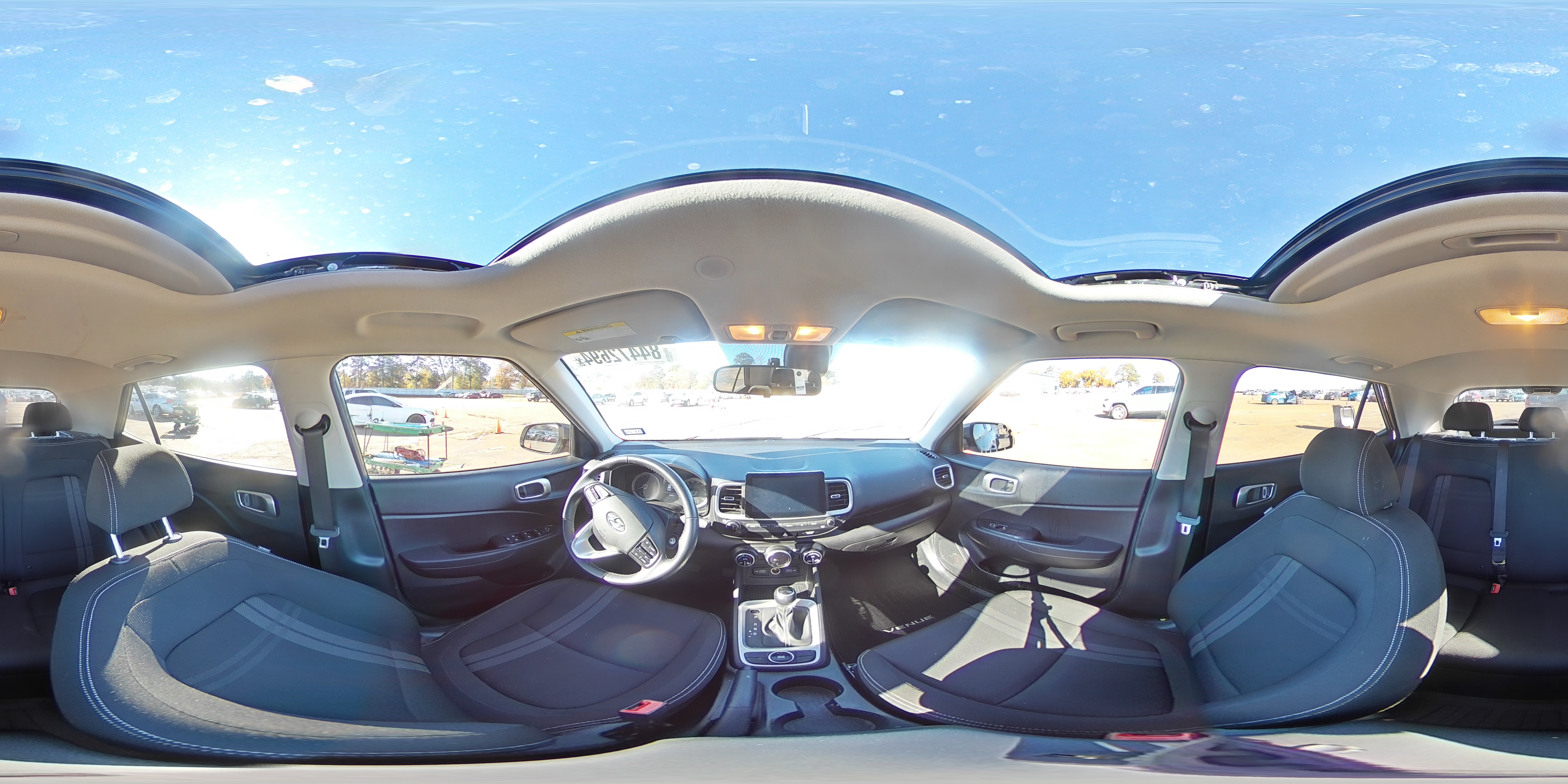 2022 Hyundai Venue - Image 13