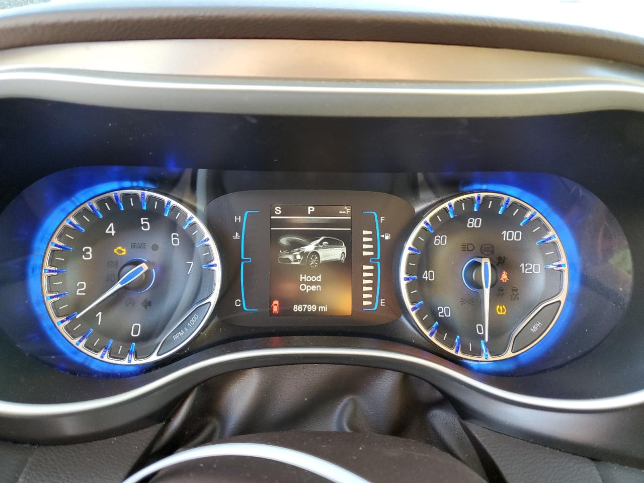 2017 Chrysler Pacifica - Image 9