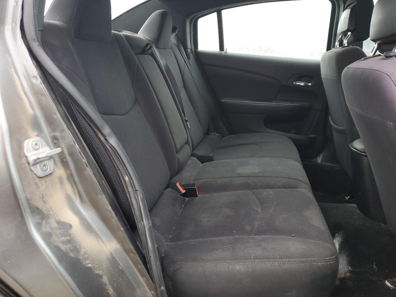 2013 Chrysler 200 - Image 10