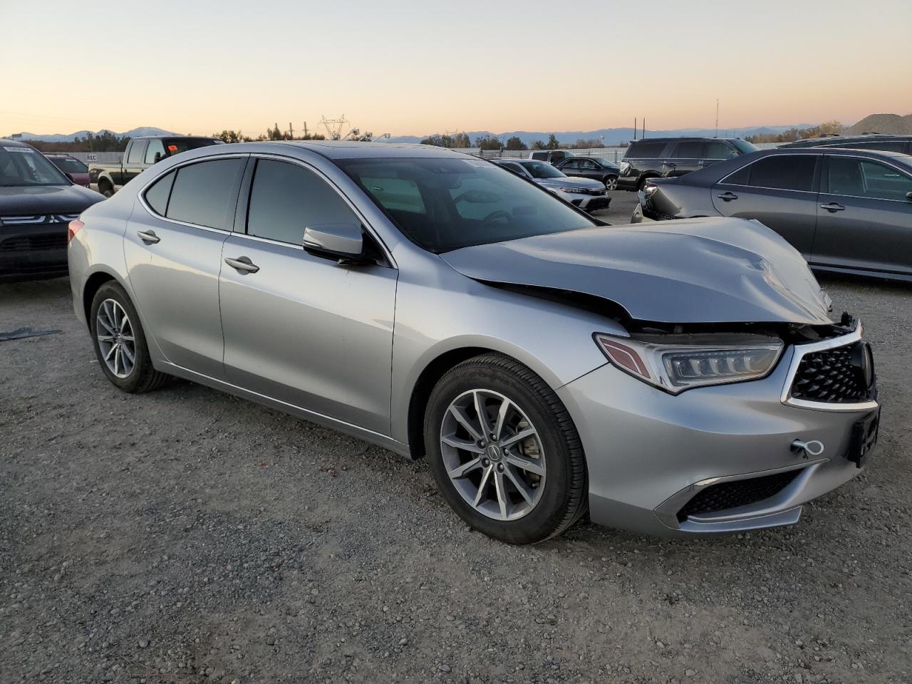 VIN 19UUB1F56JA001669 2018 ACURA TLX no.4