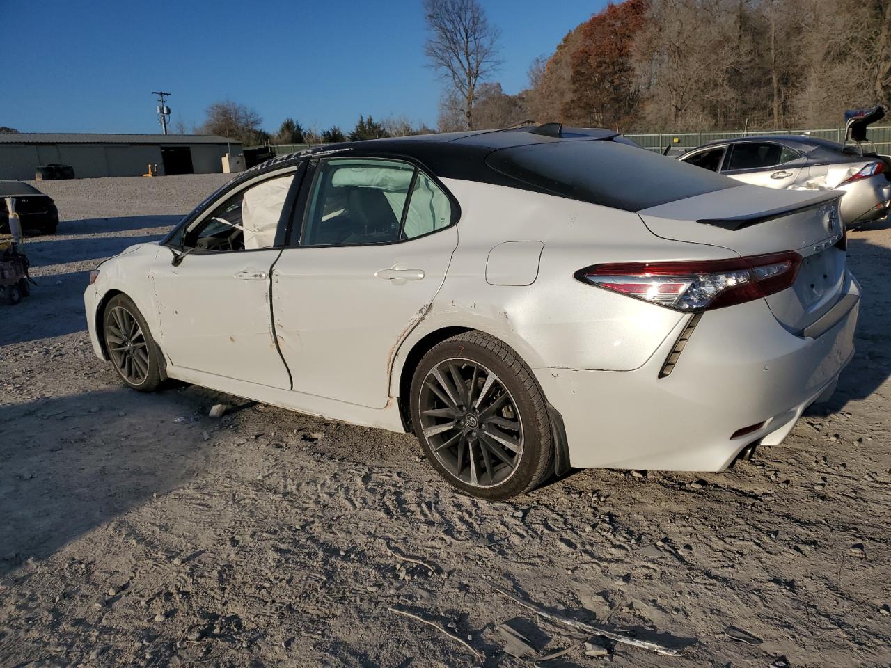 4T1B61HK4KU235088 2019 TOYOTA CAMRY - Image 2