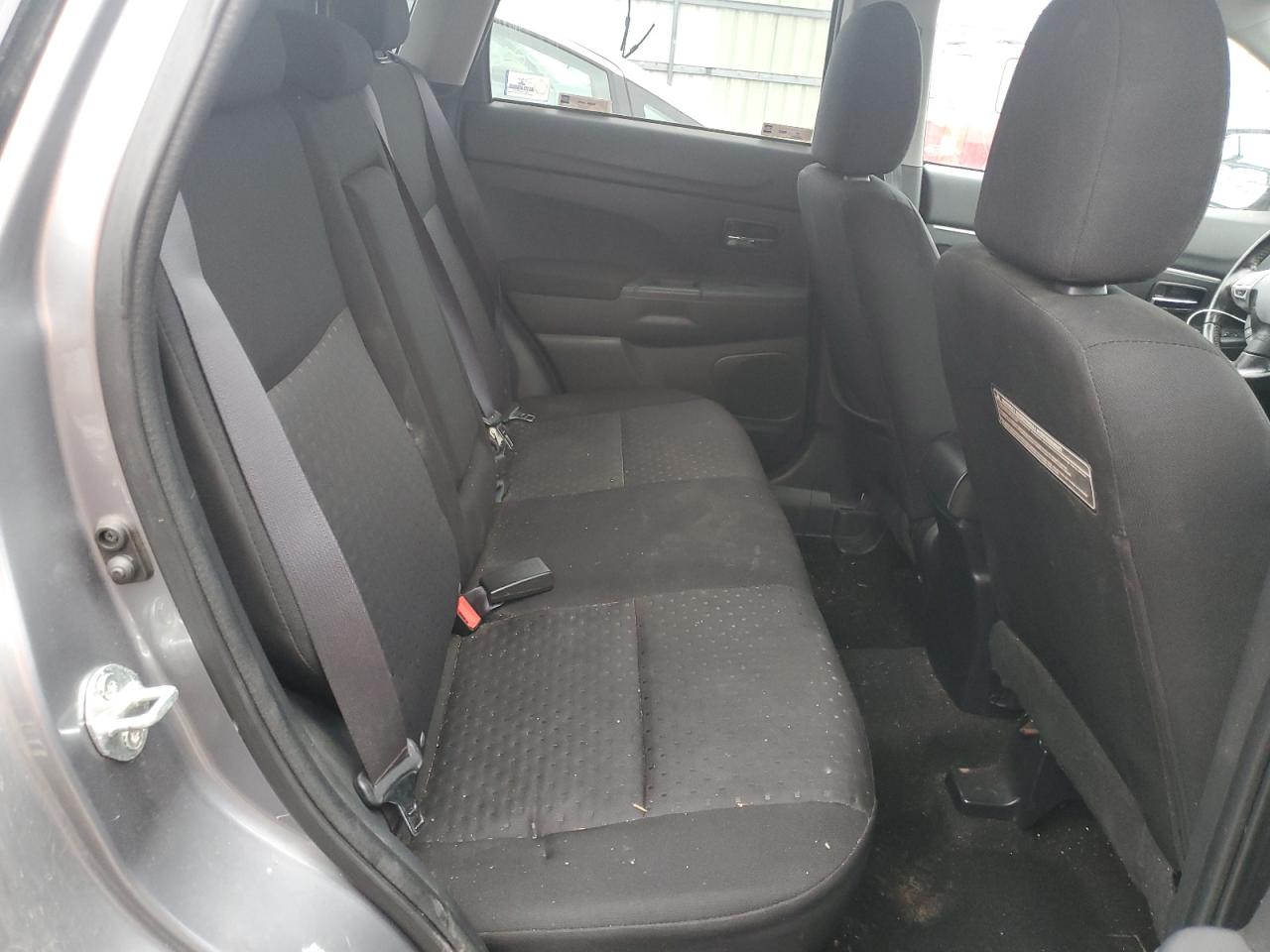 2012 Mitsubishi Outlander - Image 11