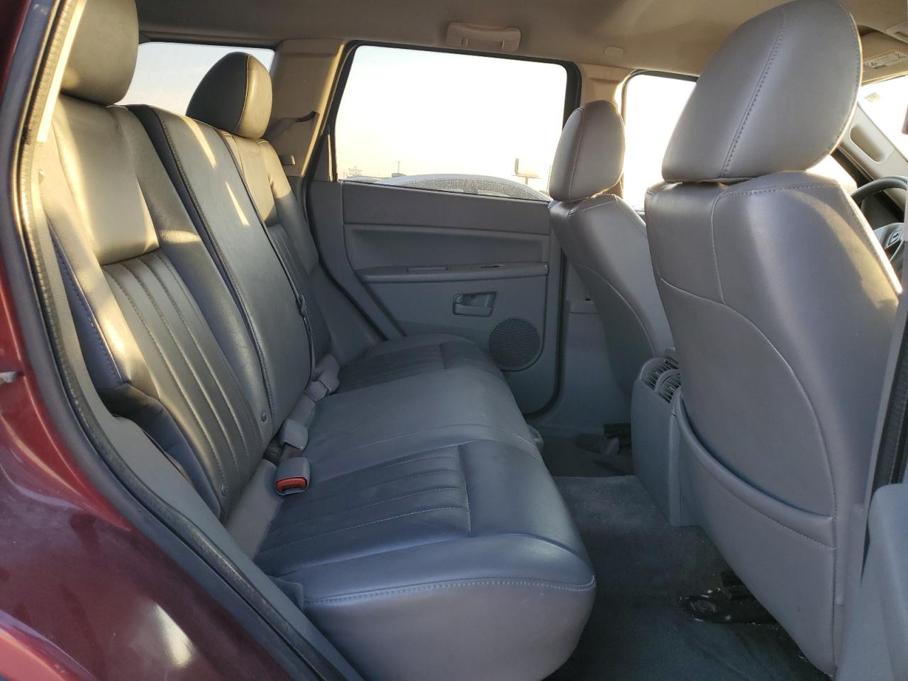 2007 Jeep Grand Cherokee - Image 11
