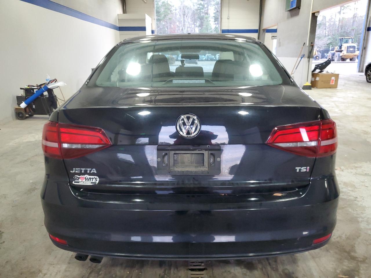 2017 Volkswagen Jetta - Image 6