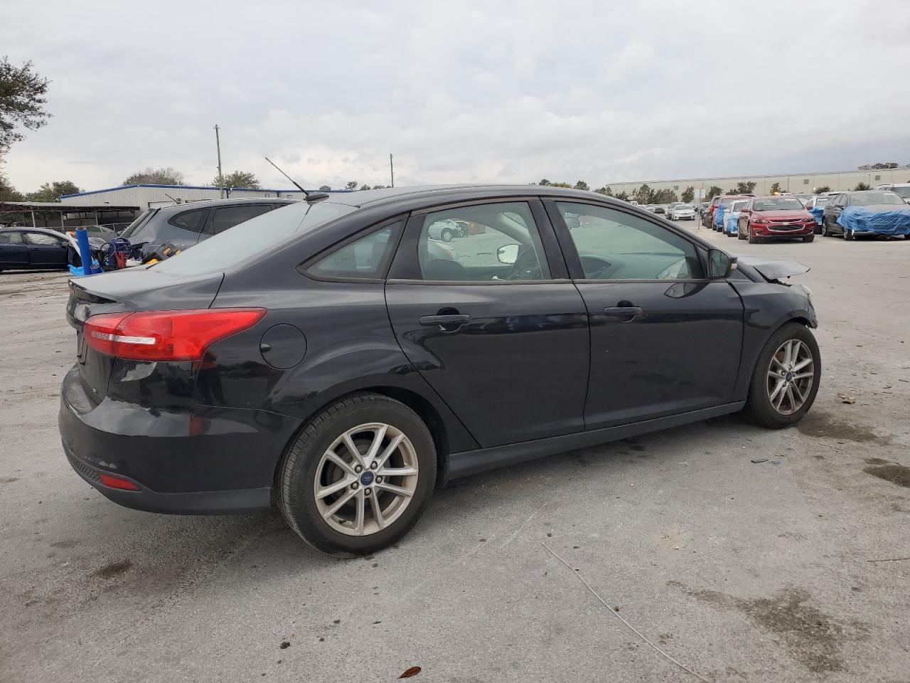 VIN 1FADP3F20HL215515 2017 FORD FOCUS no.3