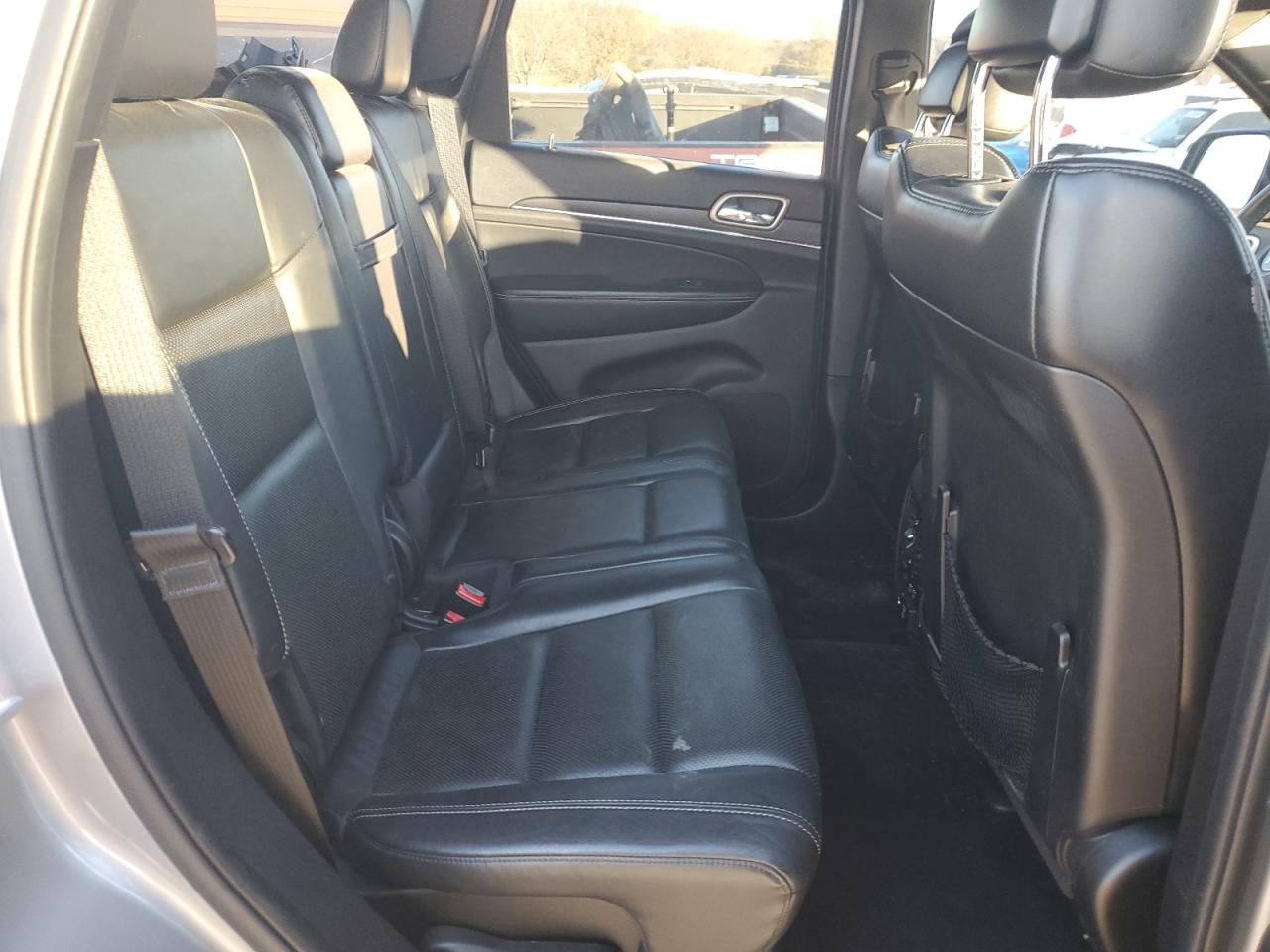 2015 Jeep Grand Cherokee - Image 11