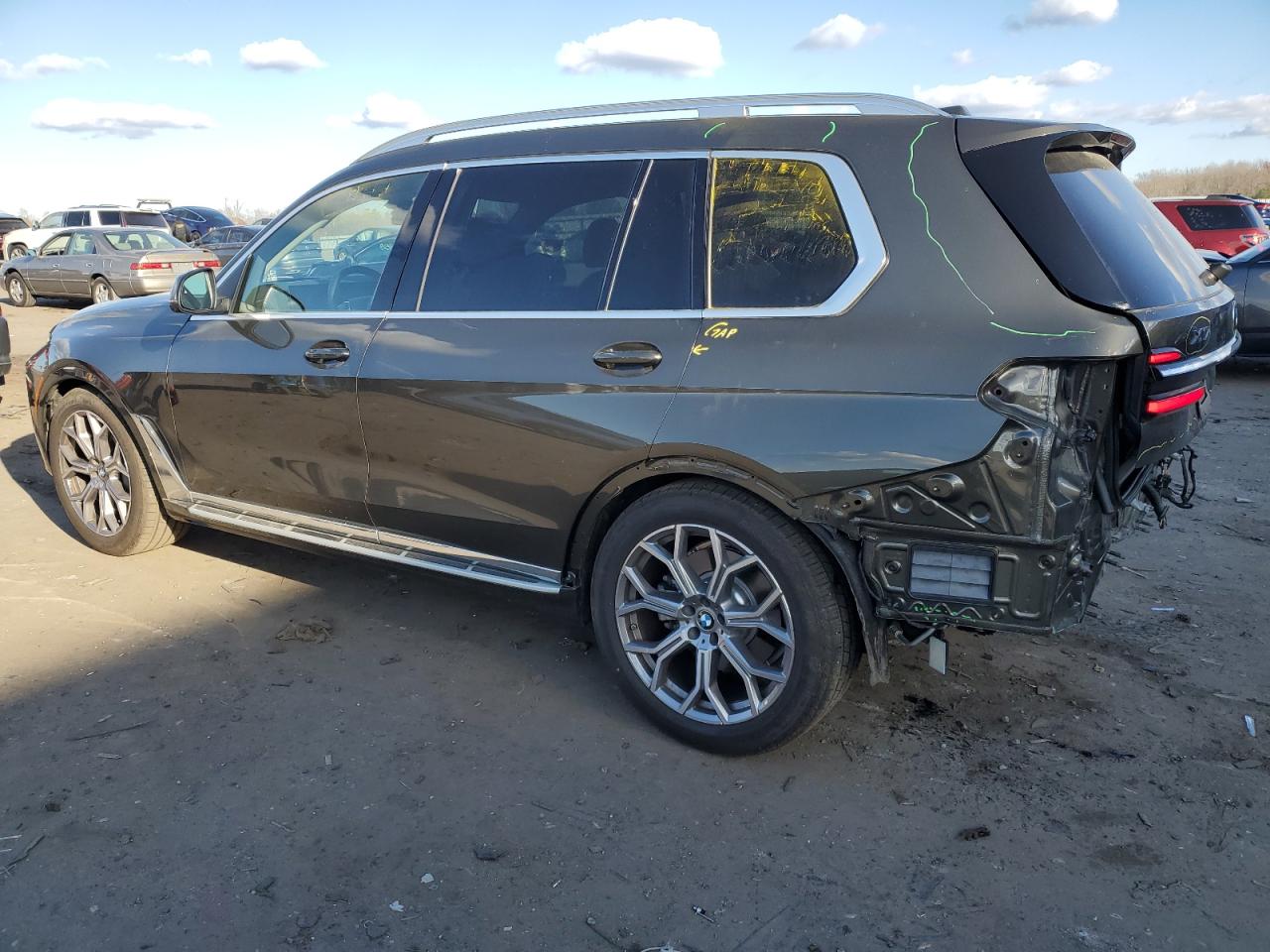 VIN 5UX23EM00R9V78646 2024 BMW X7 no.2