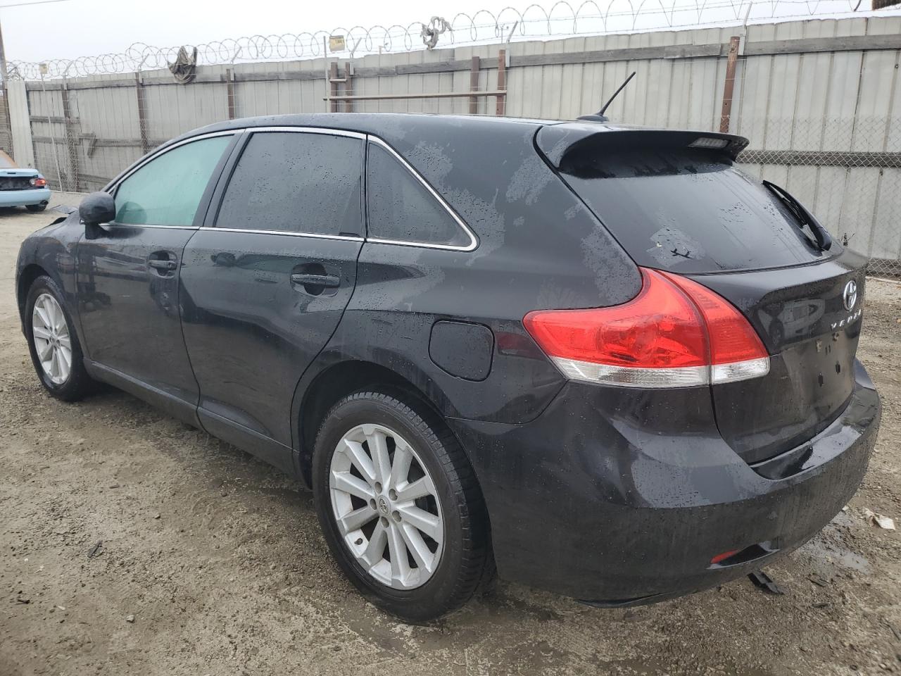 2011 Toyota Venza - Image 2