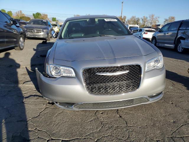  CHRYSLER 300 2016 Srebrny