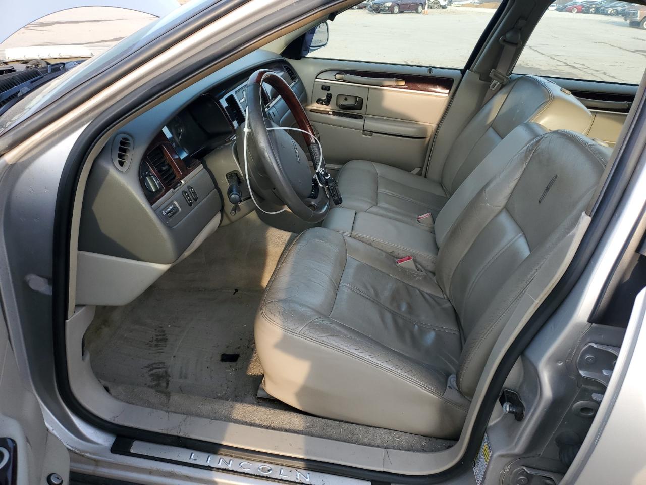 2009 Lincoln Town Car Signature Limited VIN: 2LNHM82V09X602244 Lot: 84258954