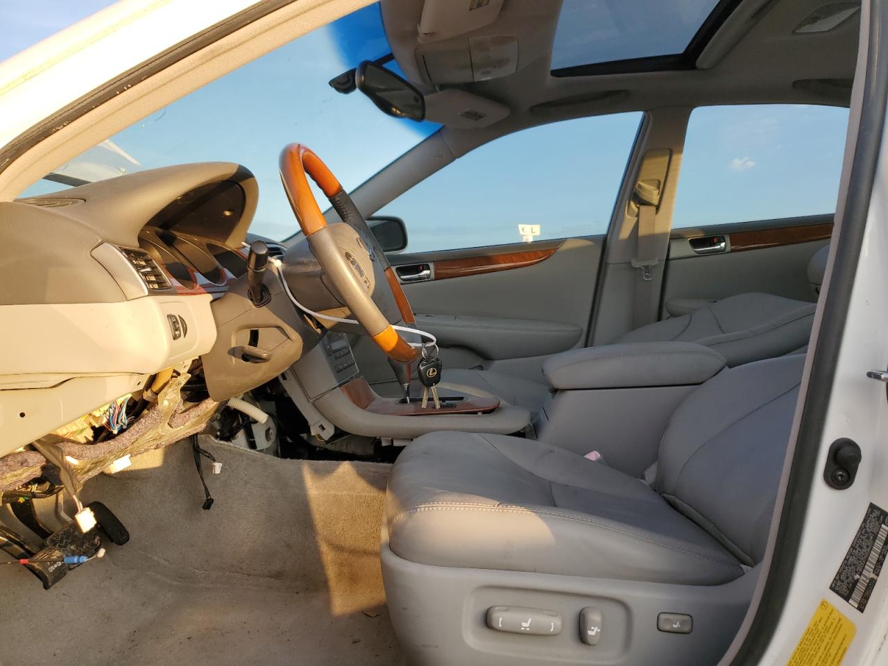 2005 Lexus ES - Image 7