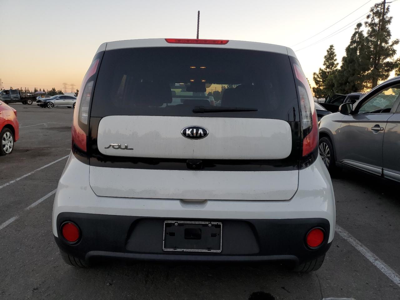 VIN KNDJN2A28K7673887 2019 KIA SOUL no.6