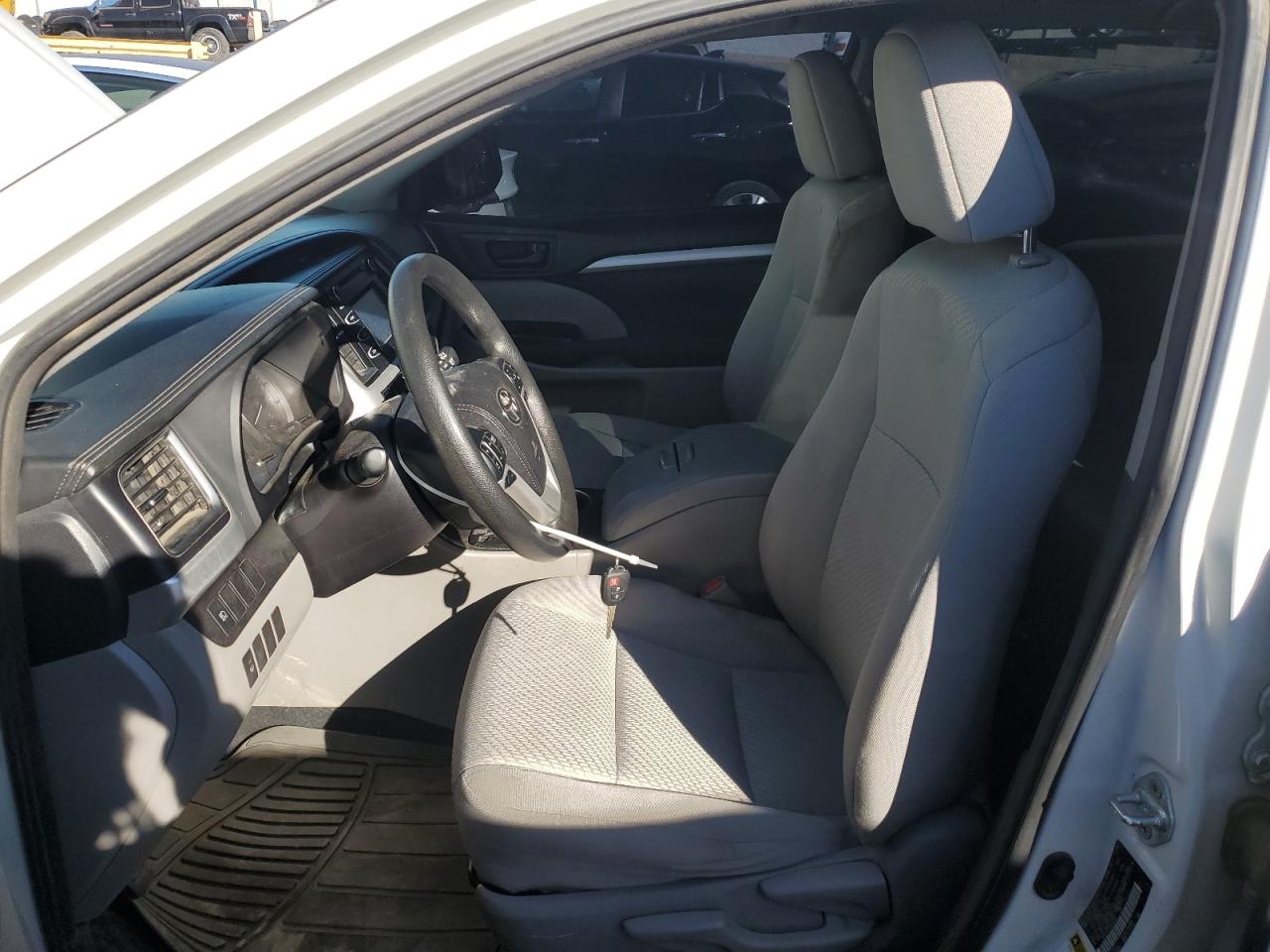 2017 Toyota Highlander - Image 7
