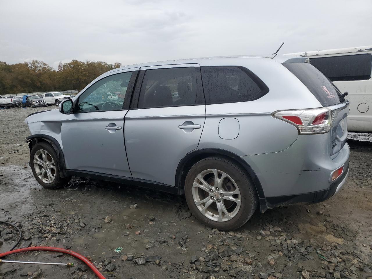 VIN JA4AD3A32FZ009459 2015 MITSUBISHI OUTLANDER no.2