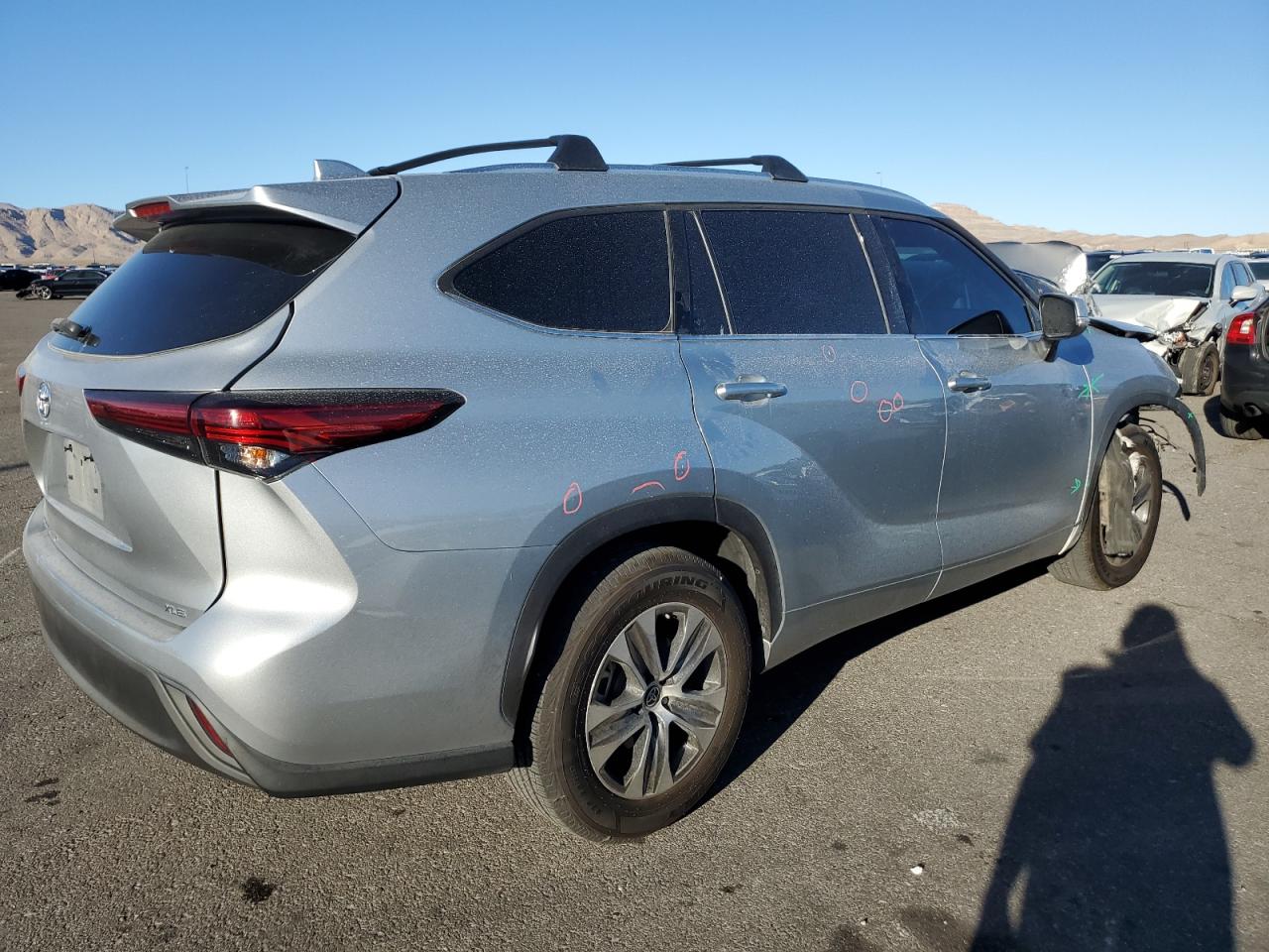 2021 Toyota Highlander - Image 3