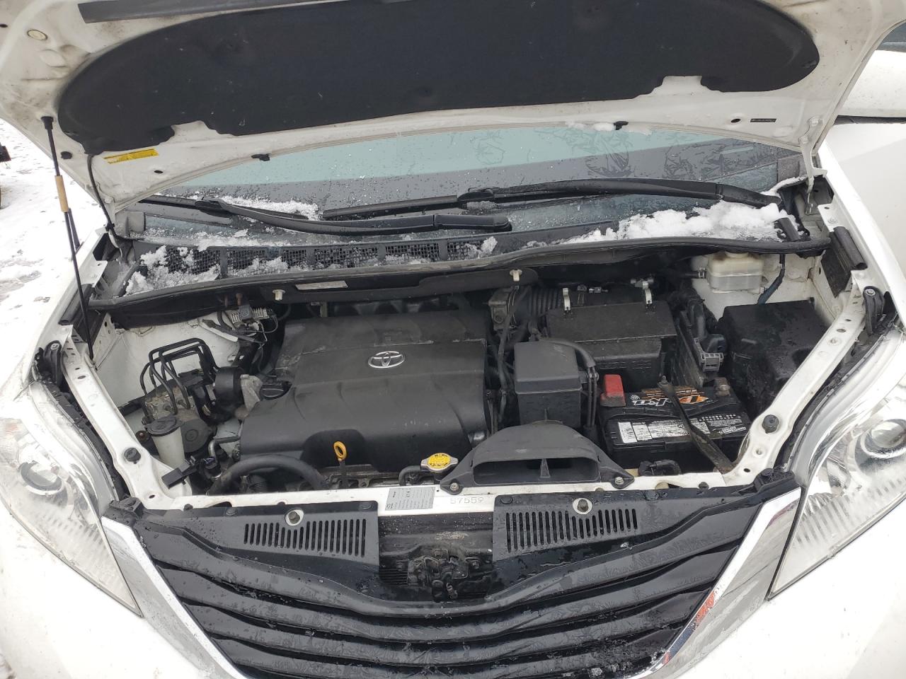 2011 Toyota Sienna - Image 12