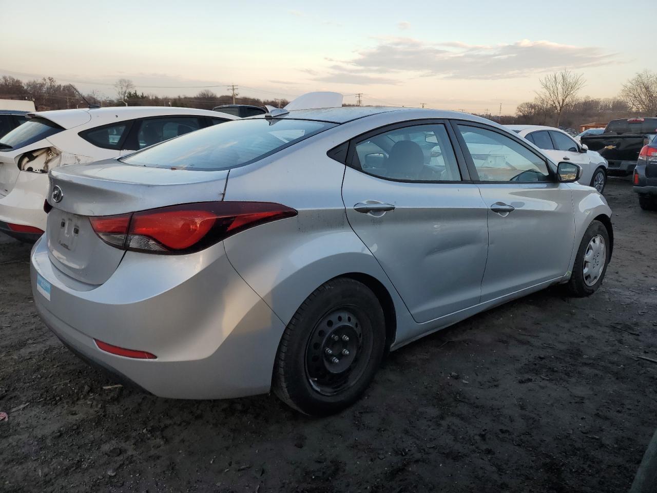 2016 Hyundai Elantra - Image 3
