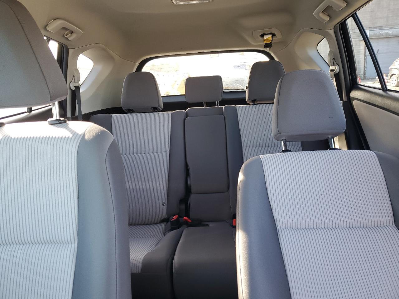 2015 Toyota RAV 4 - Image 10
