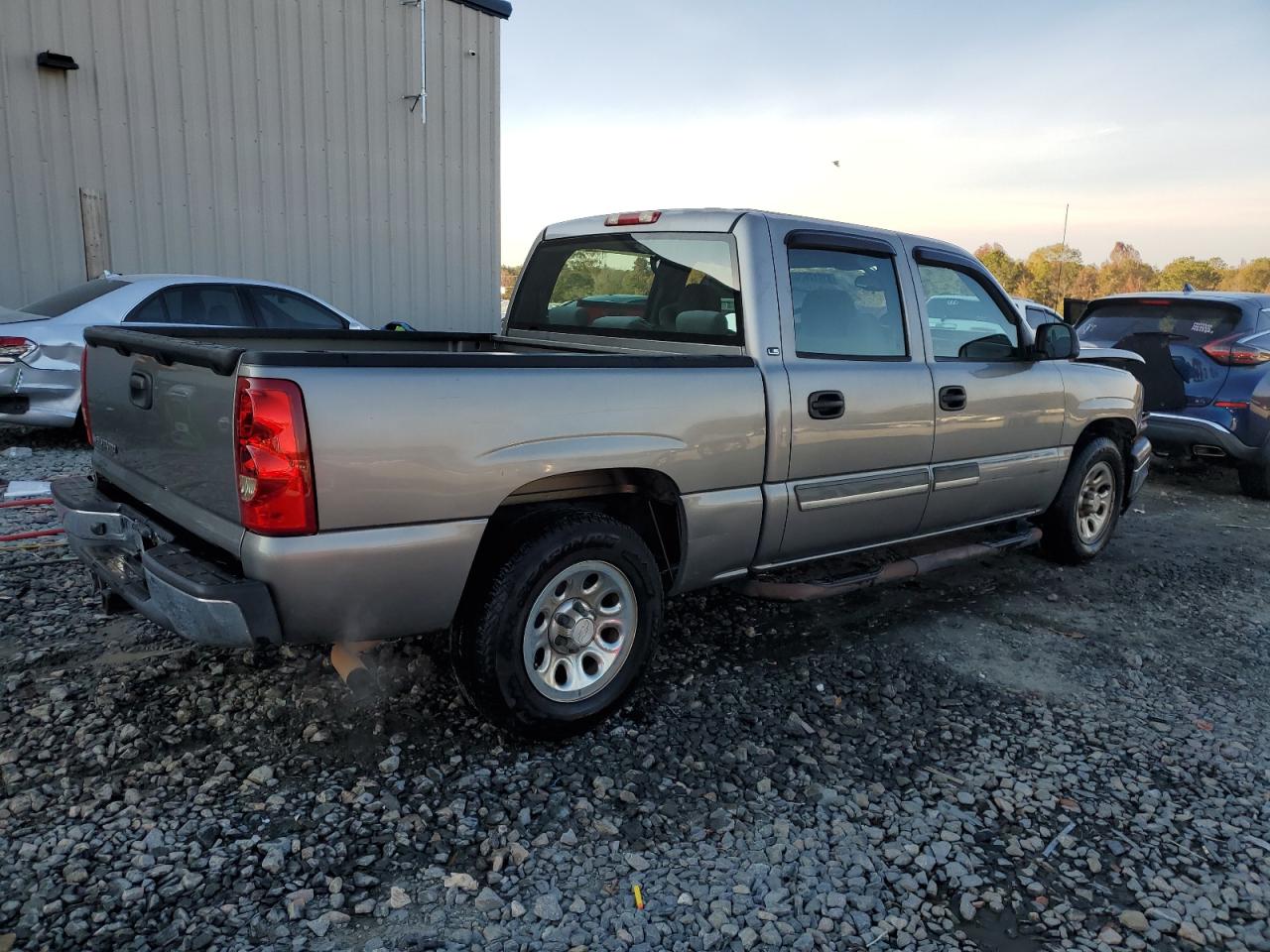 2007 Chevrolet Silverado - Image 3