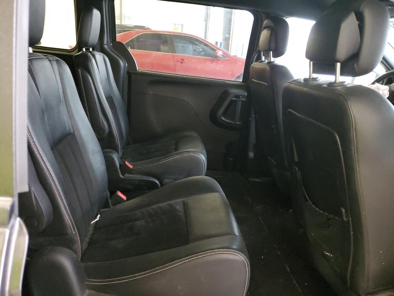 2018 Dodge Caravan - Image 11