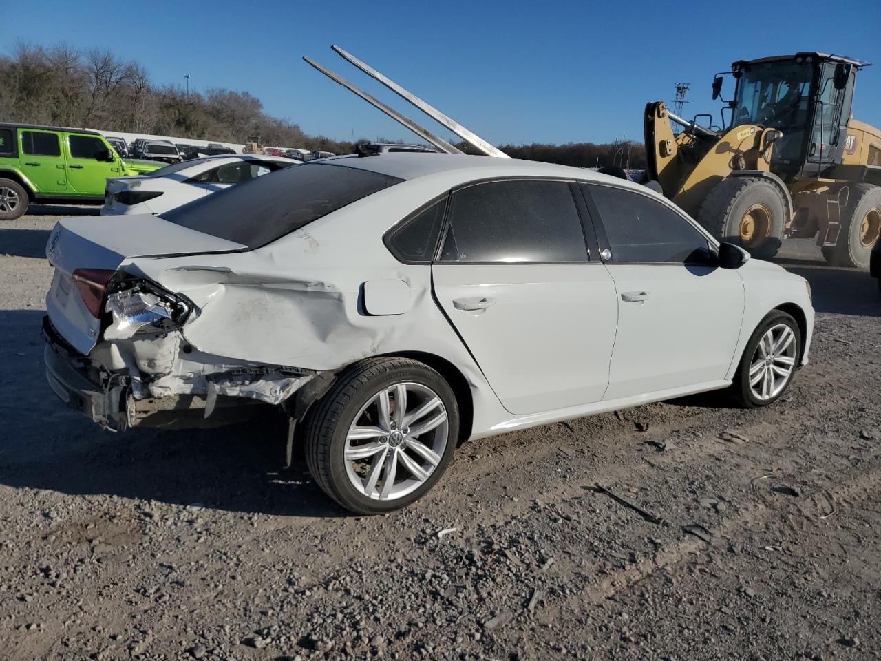 2019 Volkswagen Passat - Image 3