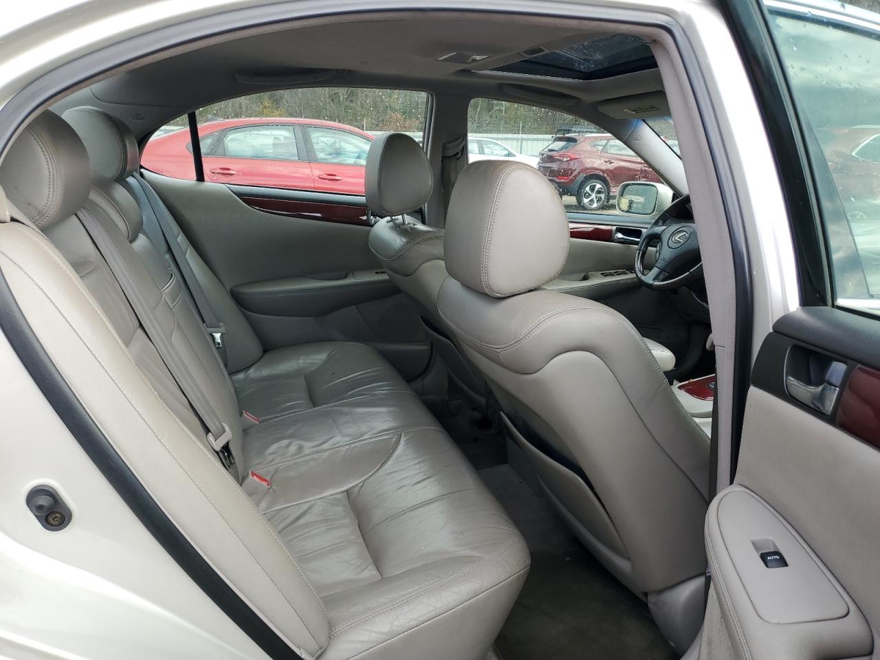 2002 Lexus ES - Image 10