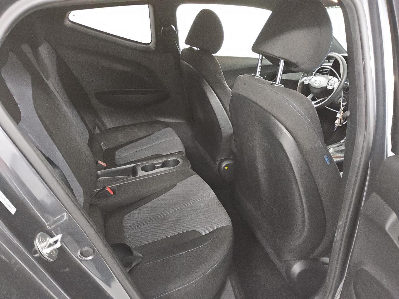 2019 Hyundai Veloster Base VIN: KMHTG6AF9KU019944 Lot: 83587624