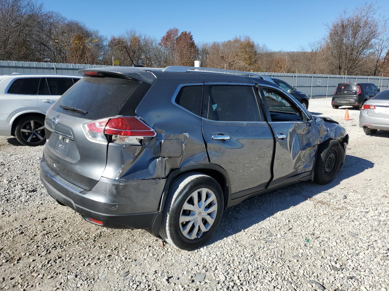 2016 Nissan Rogue - Image 3