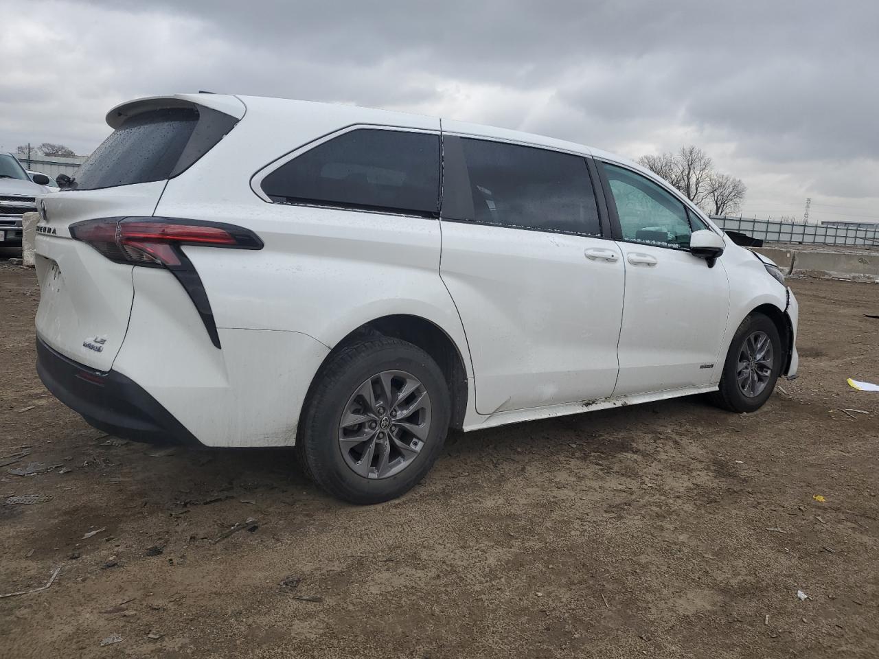 2021 Toyota Sienna - Image 3