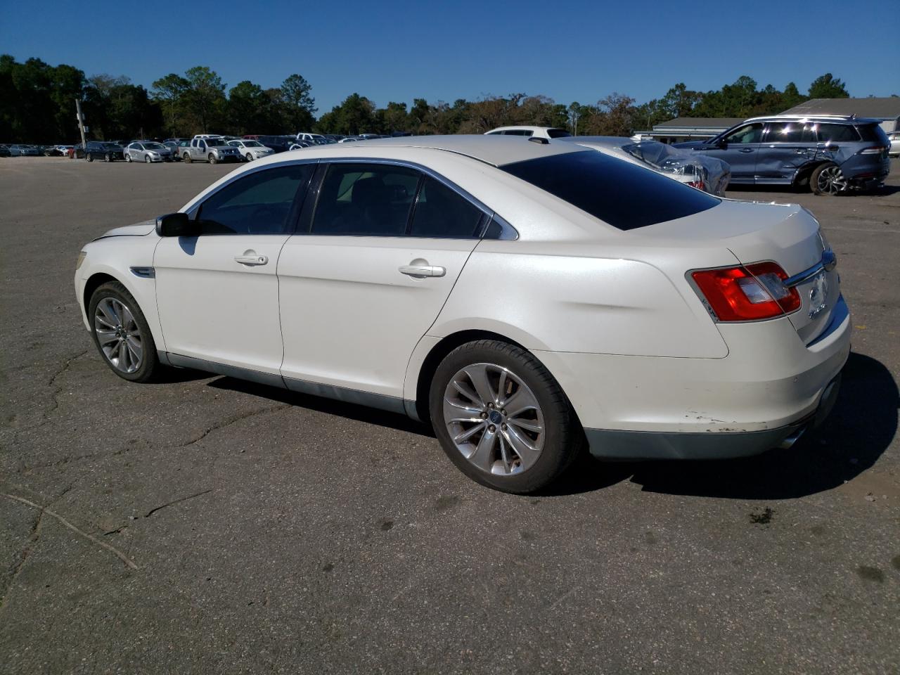 2011 Ford Taurus - Image 2
