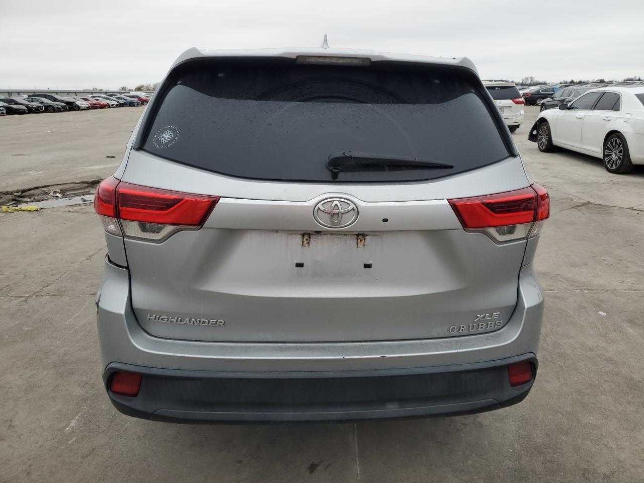 2019 Toyota Highlander - Image 6