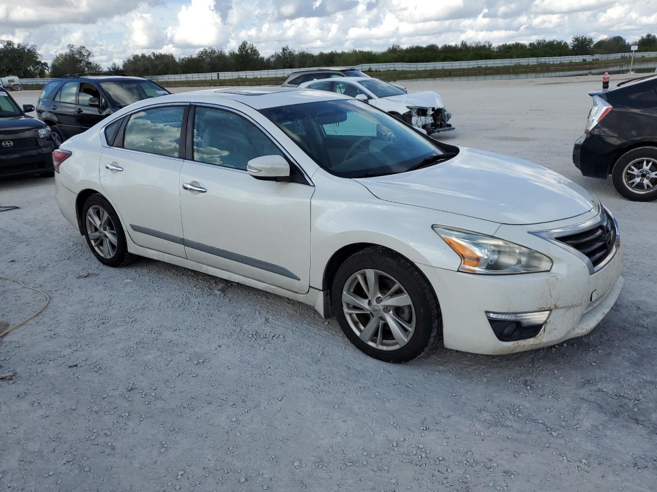 2015 Nissan Altima - Image 4