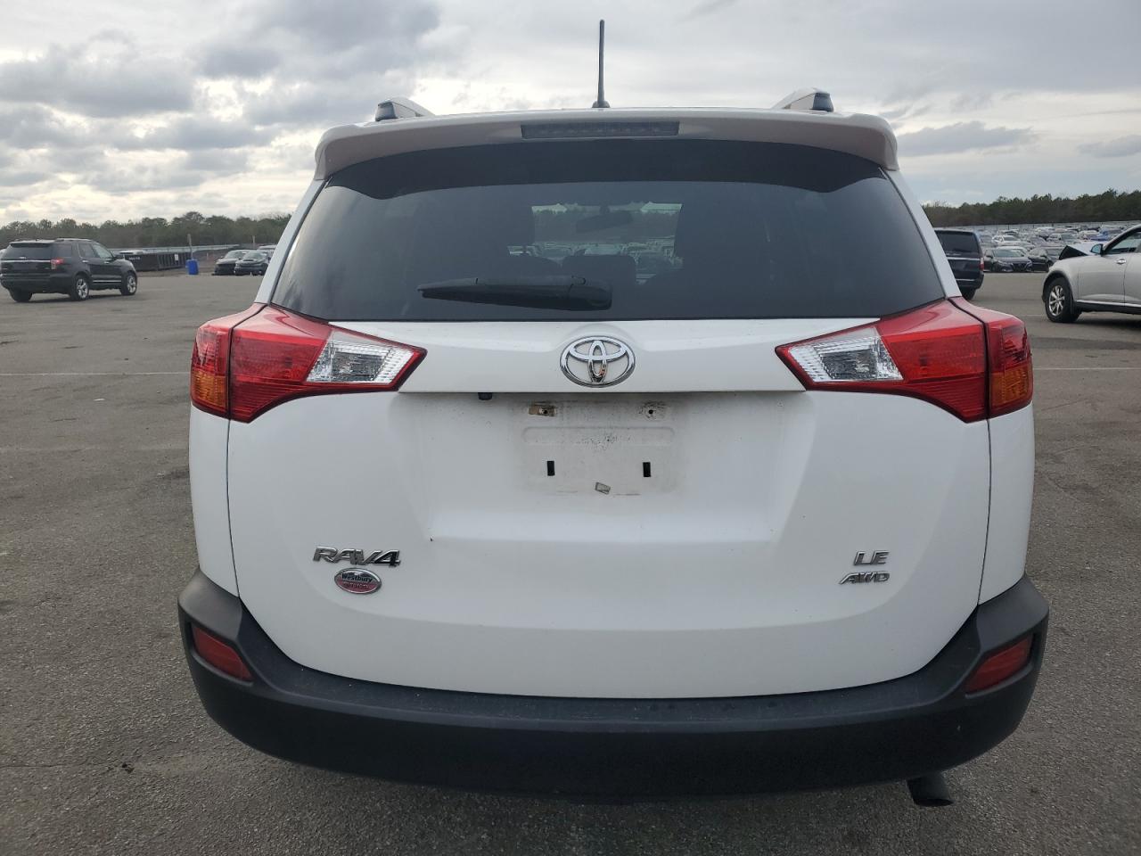 2015 Toyota RAV 4 - Image 6