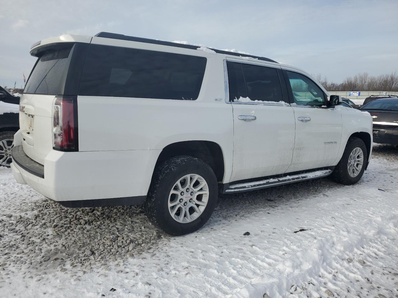 2017 GMC Yukon - Image 3