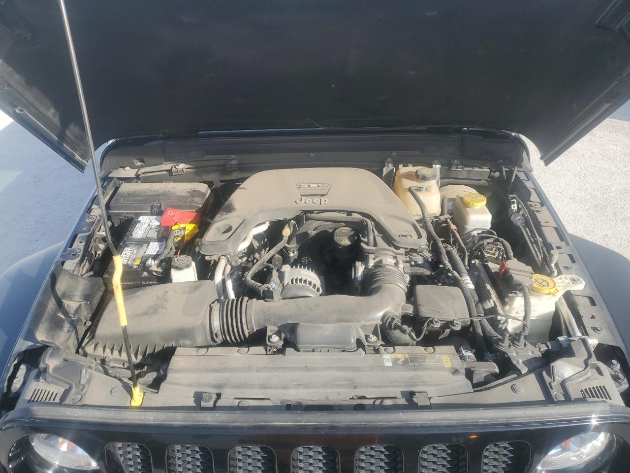 2021 Jeep Wrangler Unlimited Sport VIN: 1C4HJXDG8MW565924 Lot: 83408614