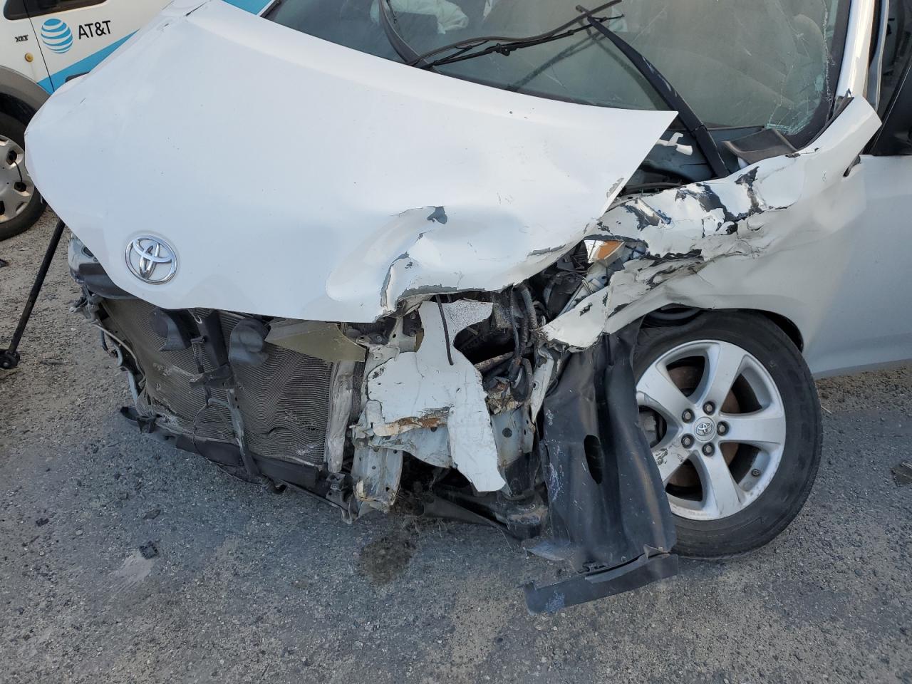 2015 Toyota Sienna - Image 12