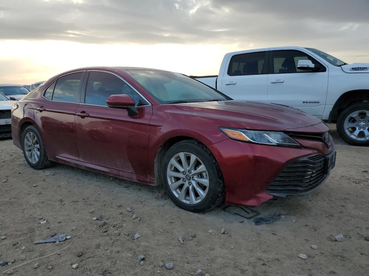 VIN 4T1B11HK7JU527377 2018 TOYOTA CAMRY no.4