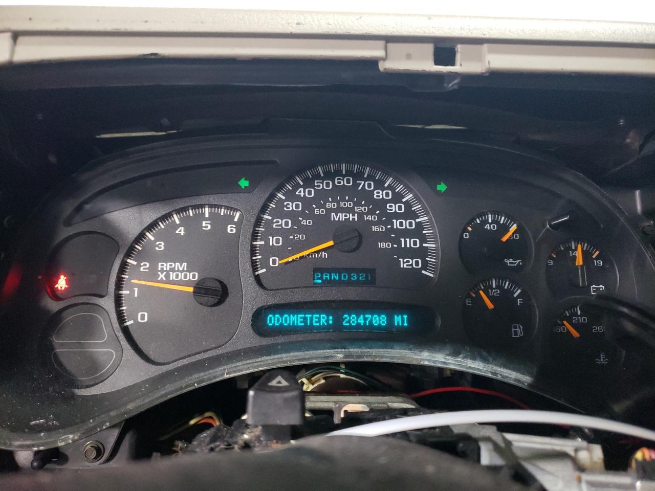 2004 Chevrolet Tahoe - Image 9