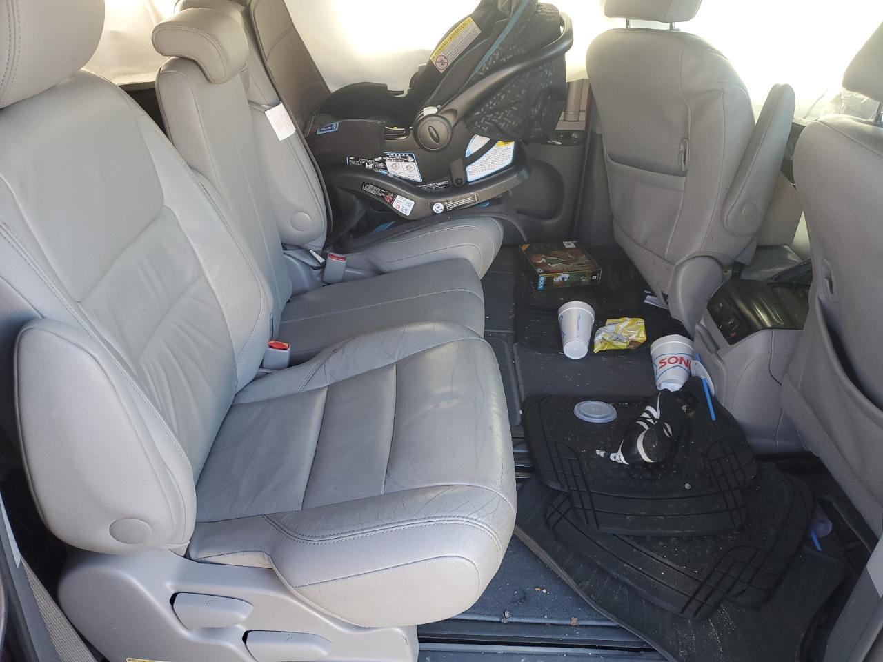 2015 Toyota Sienna - Image 11