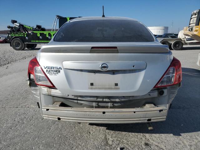  NISSAN VERSA 2018 Silver