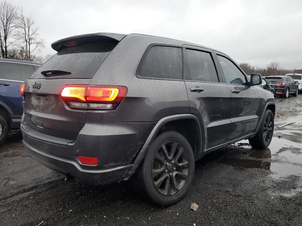 2019 Jeep Grand Cherokee - Image 3