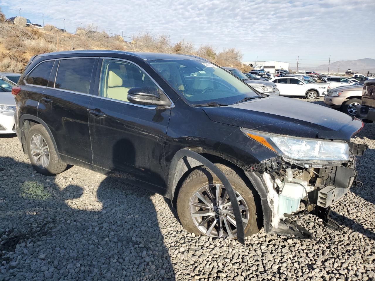 VIN 5TDJZRFH6HS458467 2017 TOYOTA HIGHLANDER no.4