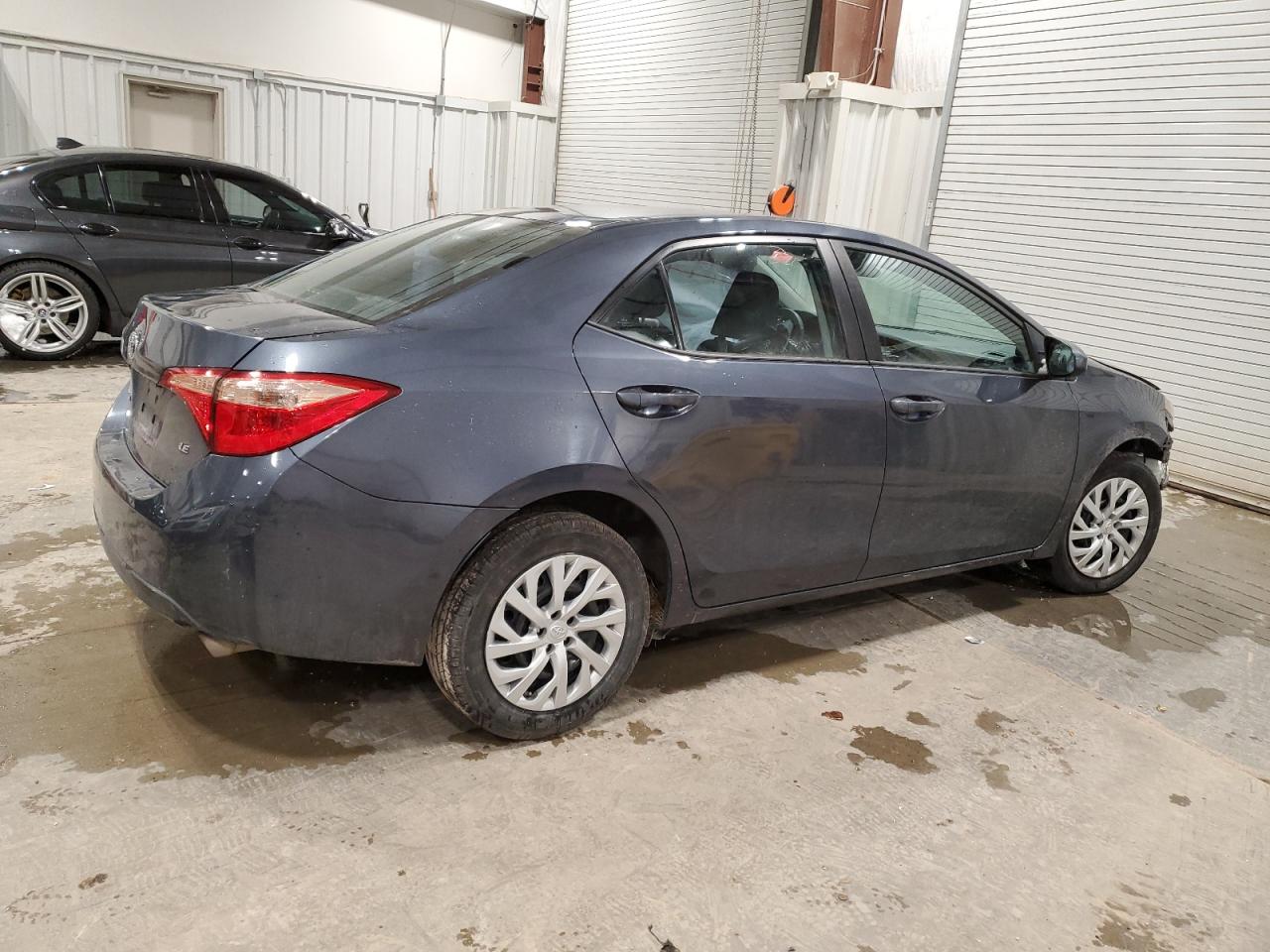 VIN 5YFBURHE3JP756995 2018 TOYOTA COROLLA no.3