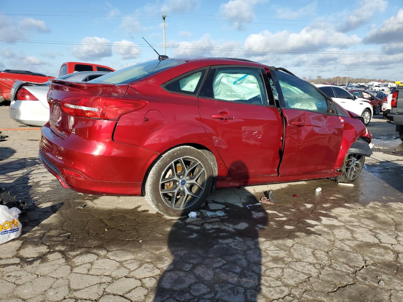 VIN 1FADP3F29FL333138 2015 FORD FOCUS no.3