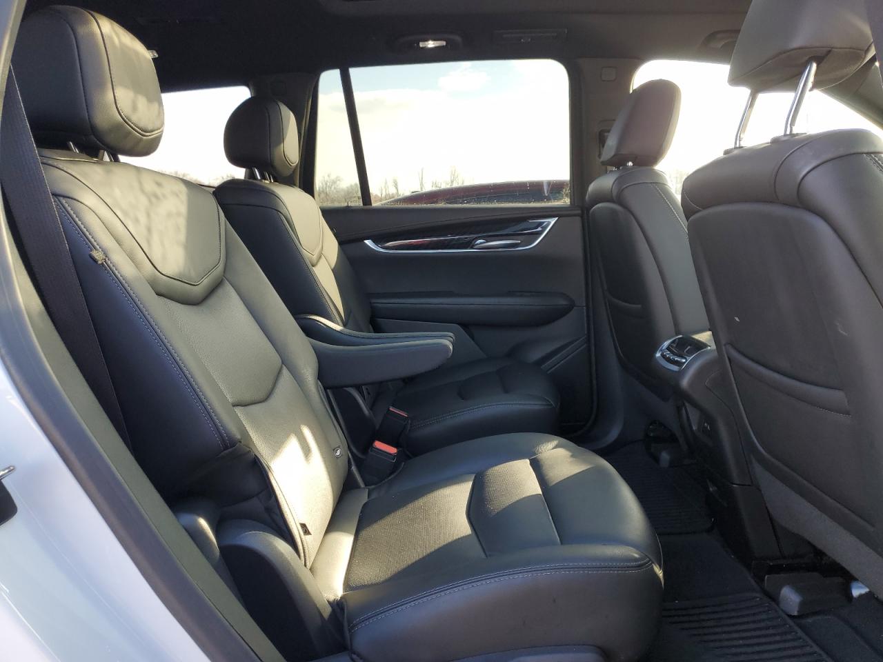2022 Cadillac XT6 - Image 11
