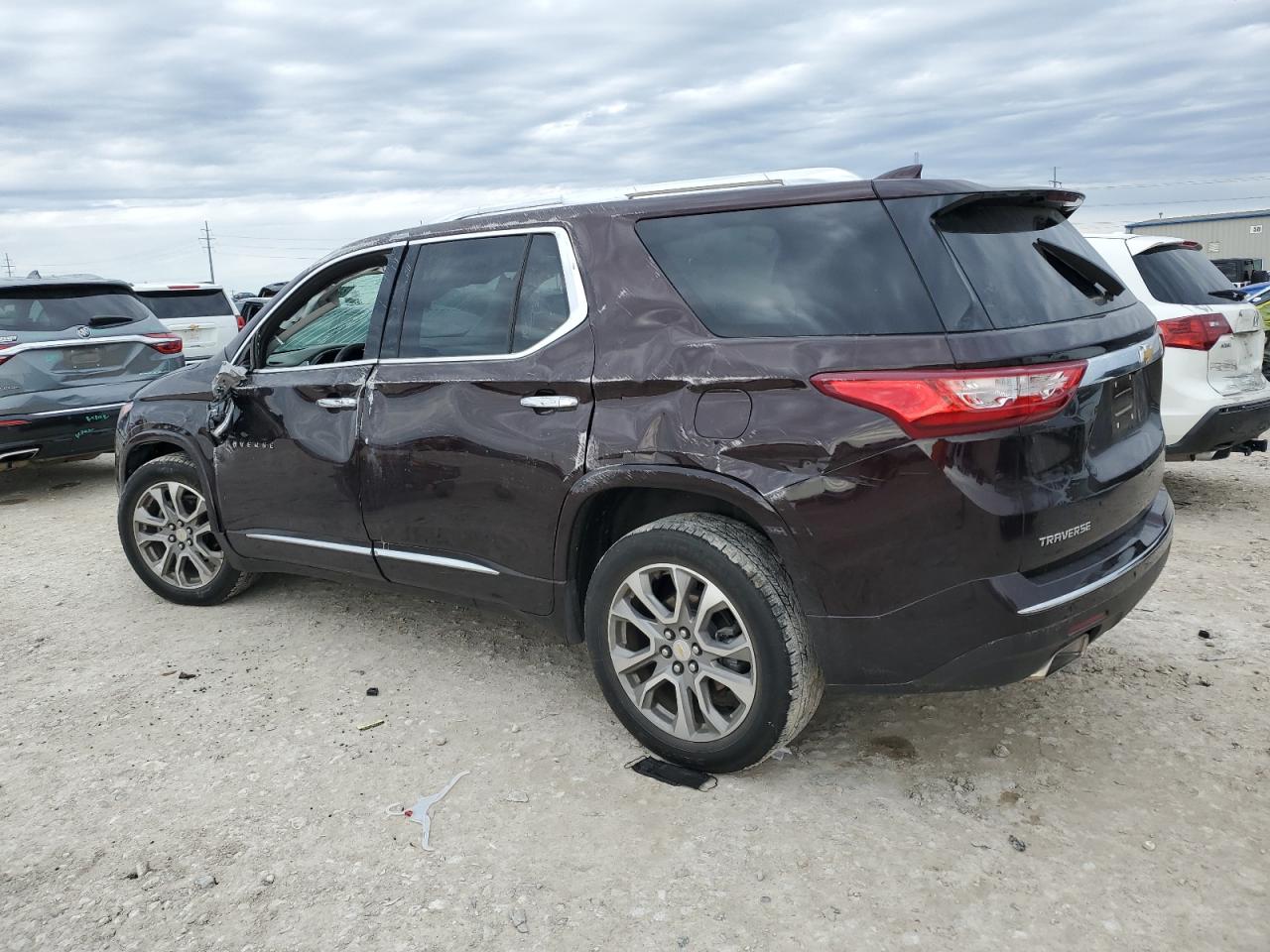 2020 Chevrolet Traverse - Image 2